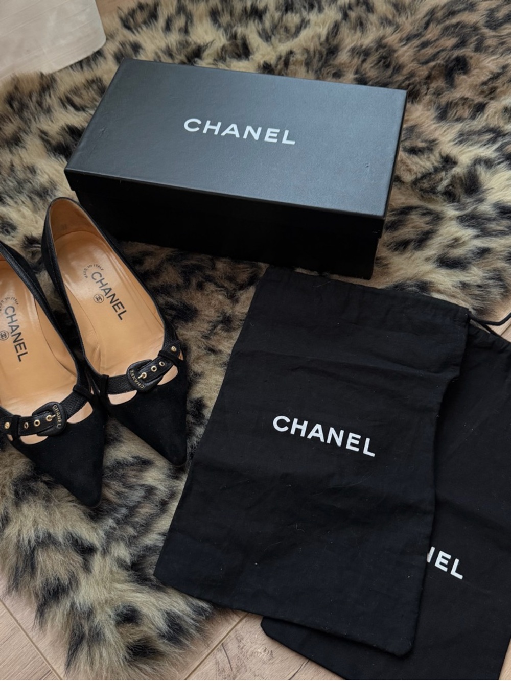 CHANEL Black Pointed Toe Kitten Heels size 37.5 black and gold - Picture 5 of 13